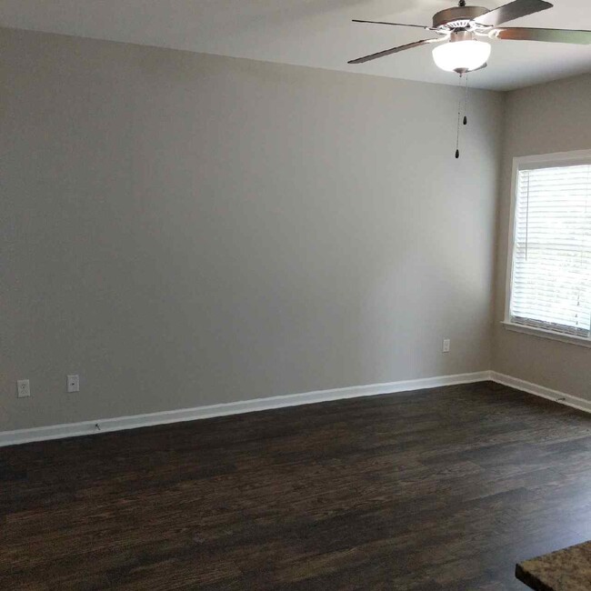 Building Photo - 652 Pippin Dr