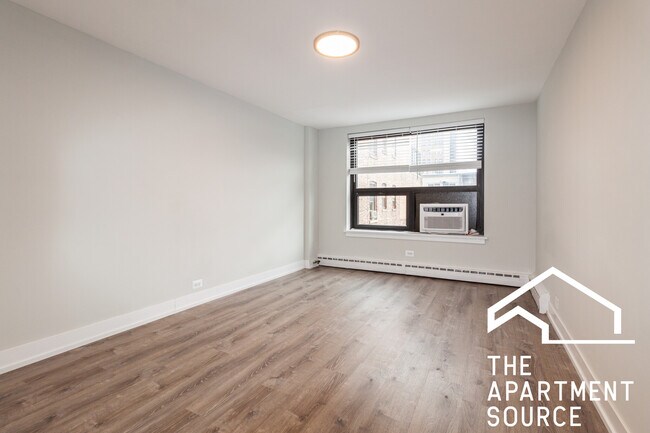 Building Photo - 445 W Wellington Ave