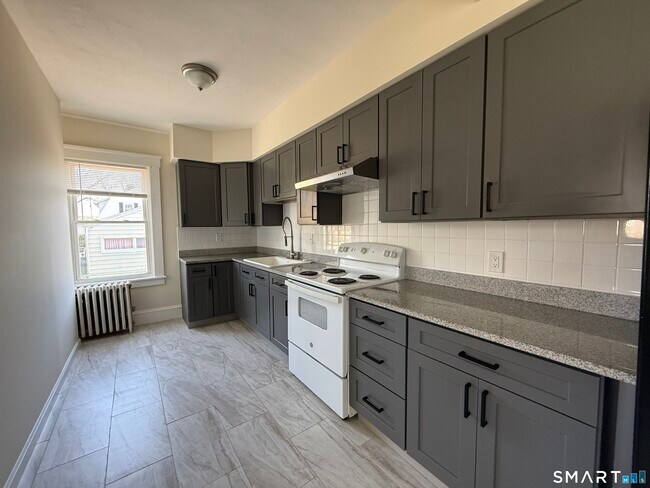 Building Photo - 140 Hynes Ave