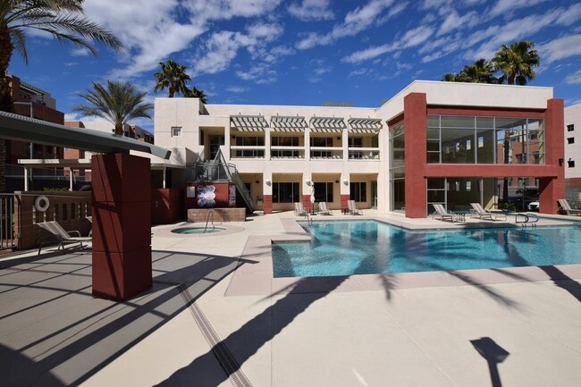 Building Photo - Great Park Ave Condo Unit!