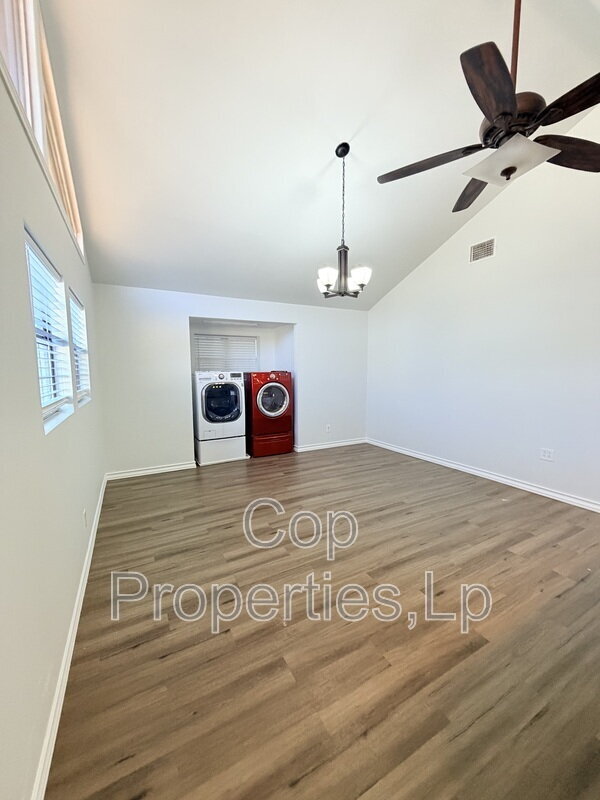 Building Photo - 255 Cumberland Rd