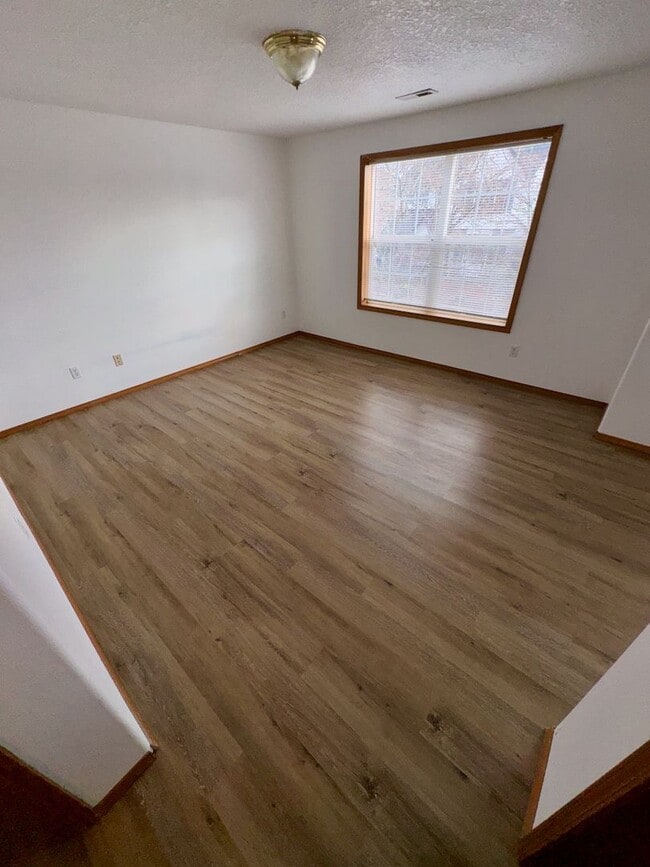 Building Photo - Spacious 4BR Home with Fenced Yard, 2-Car Garage & Convenient Location