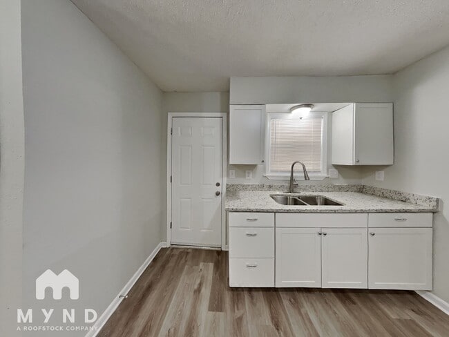 Building Photo - 2432 Kimbark Woods Cove