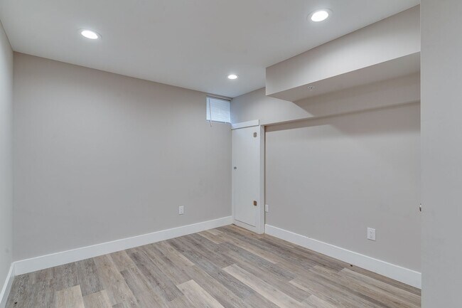 Building Photo - Brand New Luxury Home Brewerytown