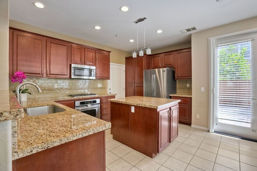 Building Photo - 10419 Paradisio Pl