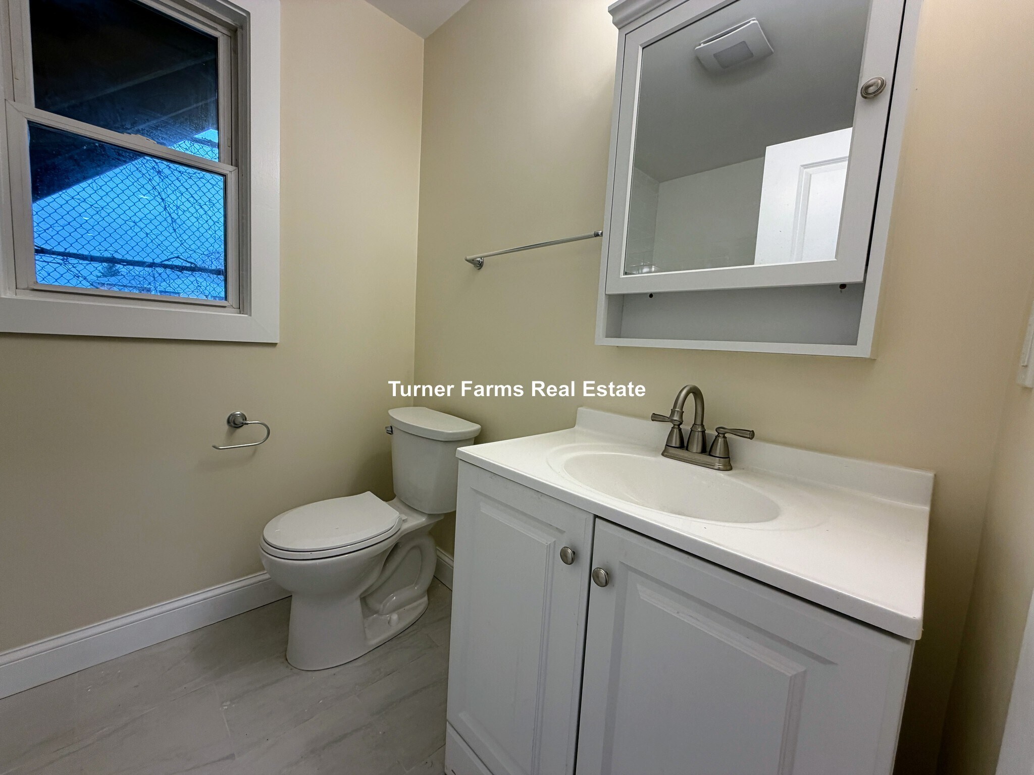 Building Photo - 5 Lowell Cir