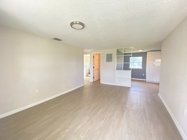 Building Photo - 502 Dunbar Ave