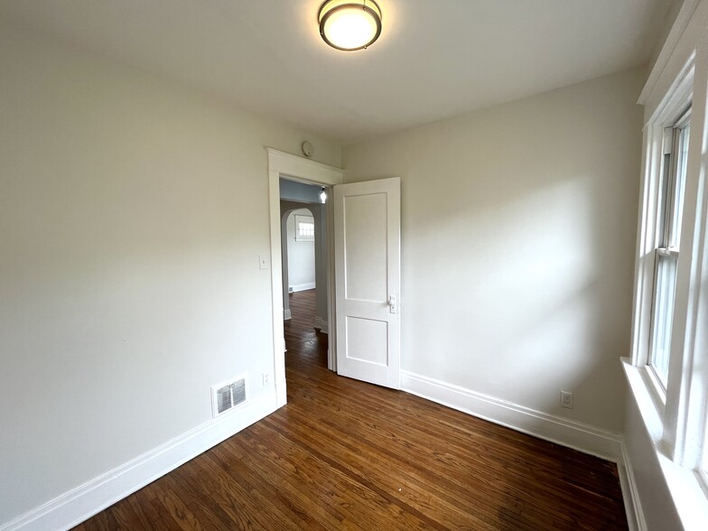 Room 2 - 1899 Hertel Ave