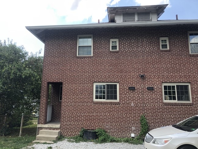 Rear Entrance - 1110 Hickory Rd