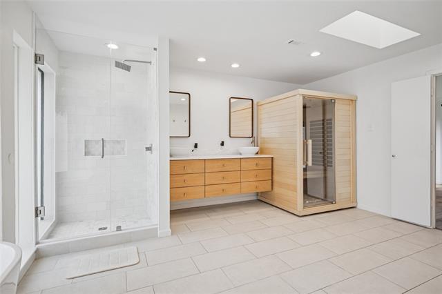 Building Photo - 7605 Queens Garden Dr