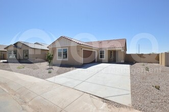 Building Photo - 777 Silvercreek Ln