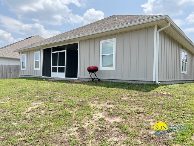Building Photo - 4-Bedroom SOLAR ENERGY Home in Shoal River Landing!