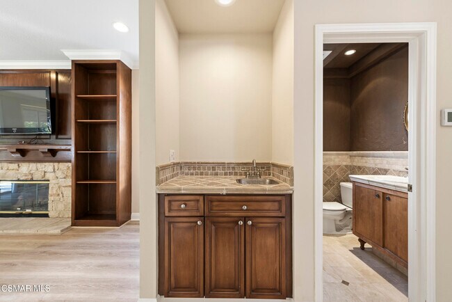 Building Photo - 1811 Fox Springs Cir