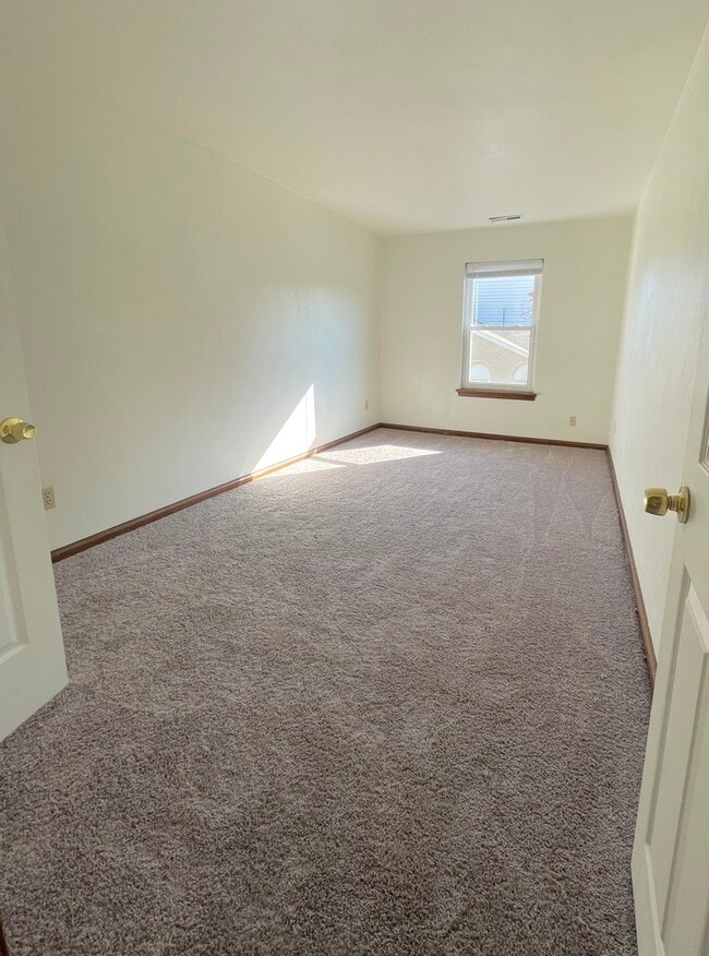 Building Photo - 5523 Gates Landing Rd