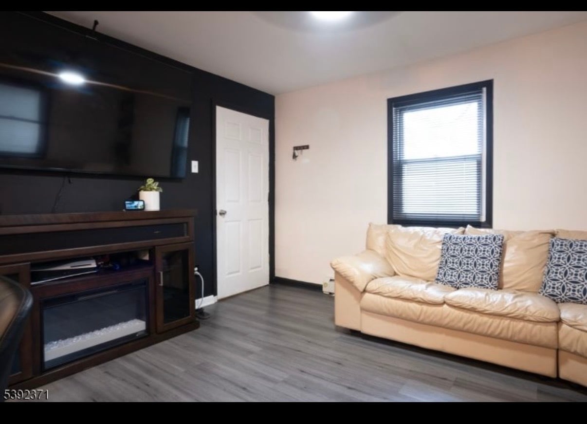 Building Photo - 2505 Girard Pl