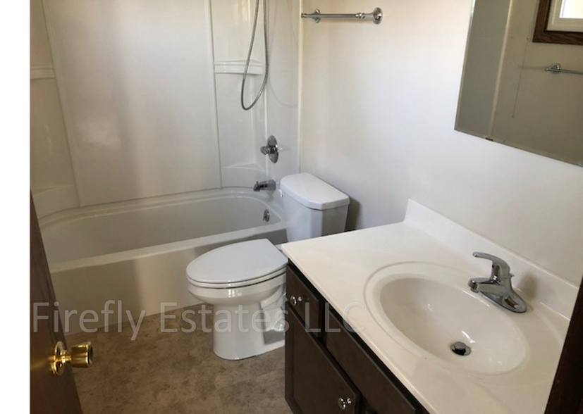 Building Photo - 603 Broadway Dr