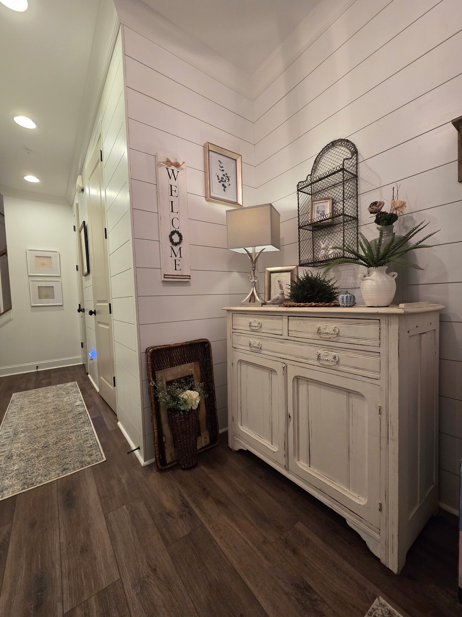 Foyer - 423 Johnson Ct