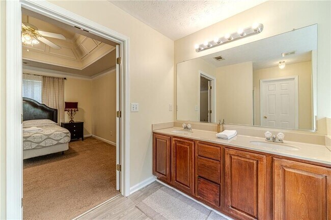 Building Photo - 4201 Crestside Ridge SW