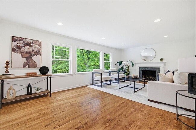 Building Photo - 445 Forest Hills Dr
