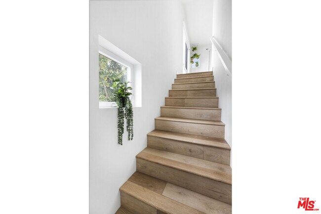 Building Photo - 10907 Otsego St