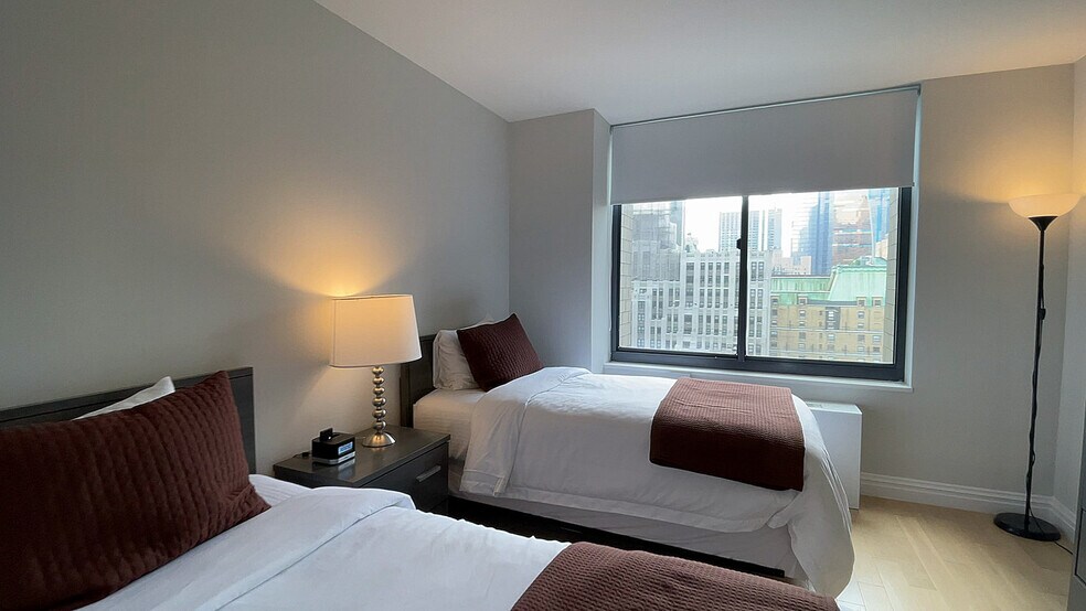 Building Photo - 227 W 48th St