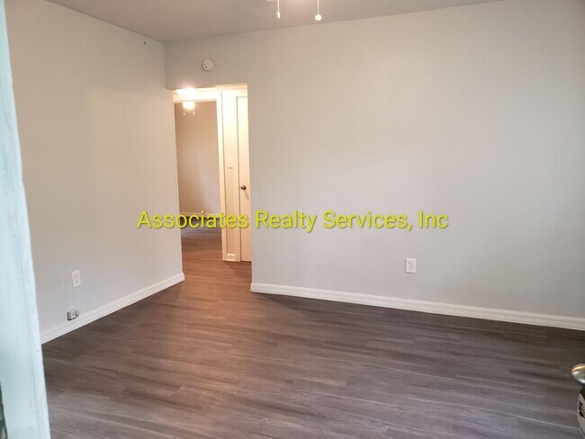 Building Photo - Creek Side Villas, 1 Bedroom featuring a FIREPLACE & DOUBLE BALCONY