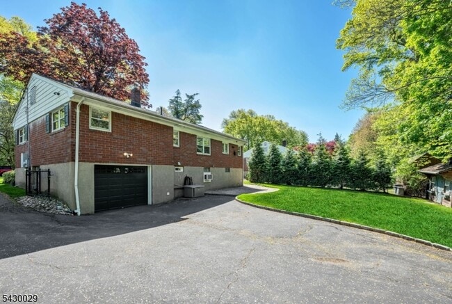 Building Photo - 31 Stonefield Rd
