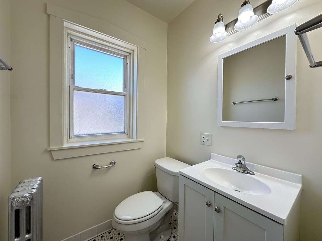 Building Photo - 2856 W Cullom Ave