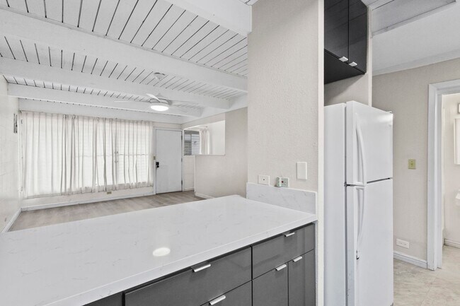 Building Photo - Renovated Tropic Gardens Town House for rent!