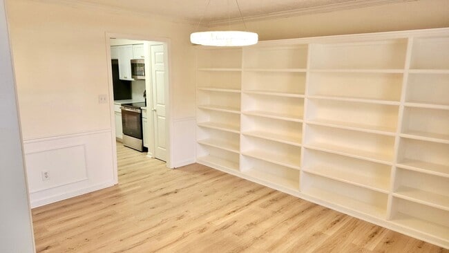 Building Photo - Knoxville 37920 - Completely Renovated 4 Bedroom, 4 Bath home - Contact Tanner Fee (865) 850-5103