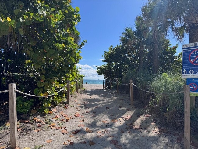 Building Photo - 6061 Collins Ave