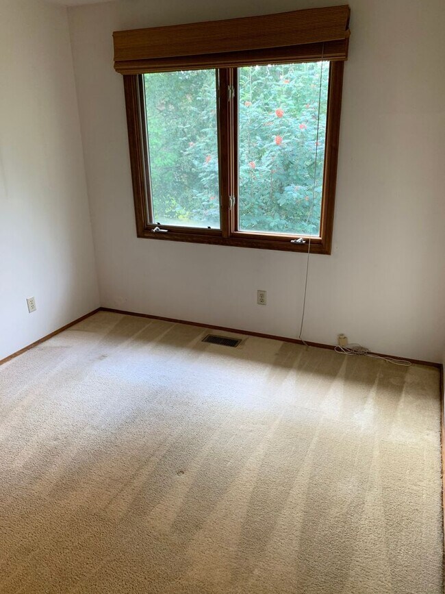 Building Photo - Oceanview 3BR 2.5BA | HUGE GARAGE | Washer & Dryer  | Dogs OK! >>> AVAILABLE NOW!