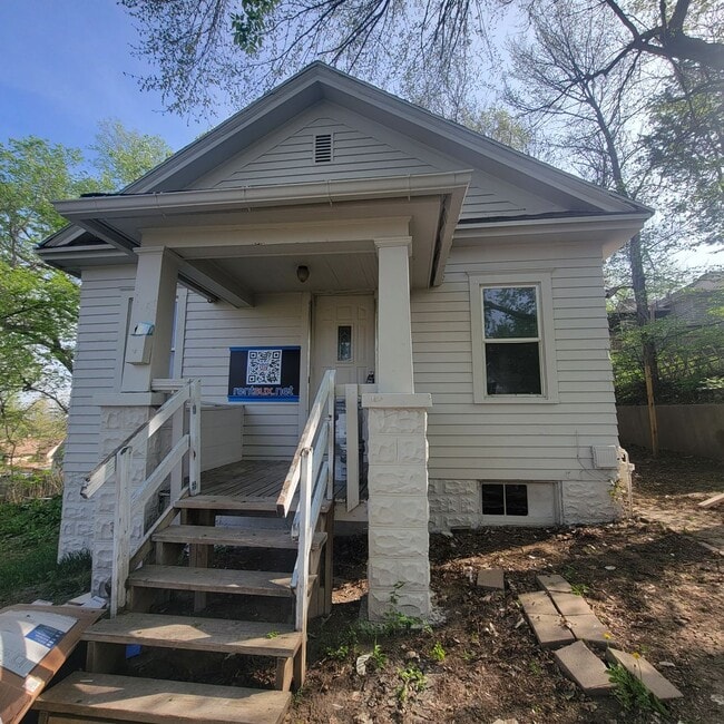 Primary Photo - $900 2 Bedroom 1 Bathroom Home