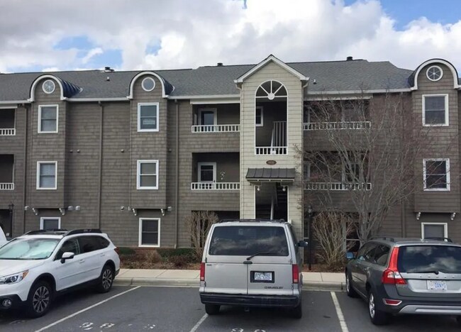 Building Photo - 9816 Emerald Point Dr