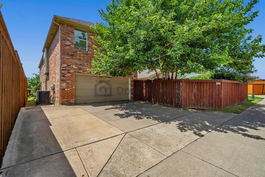 Building Photo - 1513 Van Winkle Dr