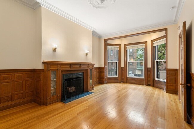 Building Photo - 393 Marlborough St