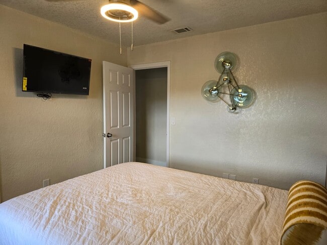 Main house - 3 Br - 3071 Simpson Rd