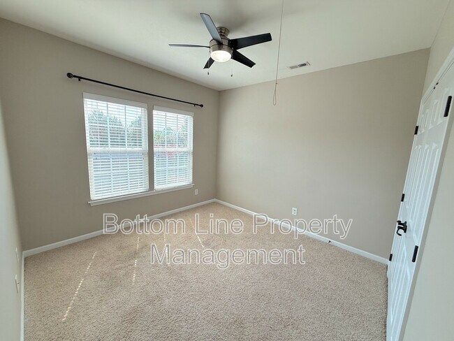 Building Photo - 15007 Skypark Dr