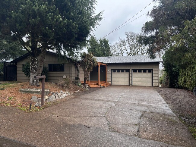 Building Photo - *Coming soon* 3 Bedroom 1.5 Bath Single Family Home
