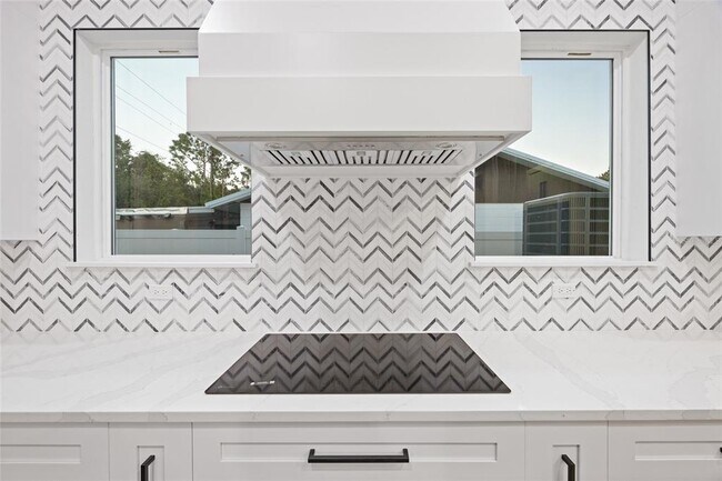 Building Photo - 3317 W Napoleon Ave