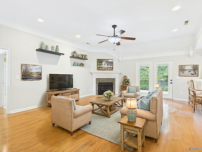 Building Photo - 122 Bellingham Dr