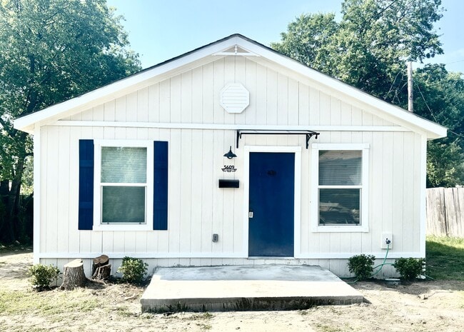 Building Photo - 5609 Fernander Dr