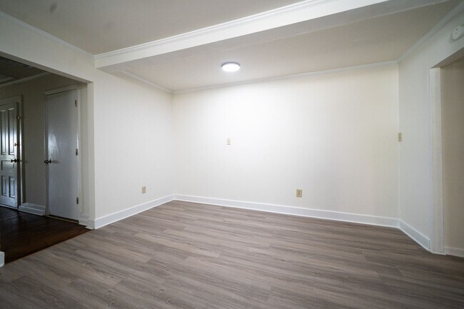 Building Photo - $250 Mo Off Special - Historic area - China Grove- 1 bed,1bath Unit