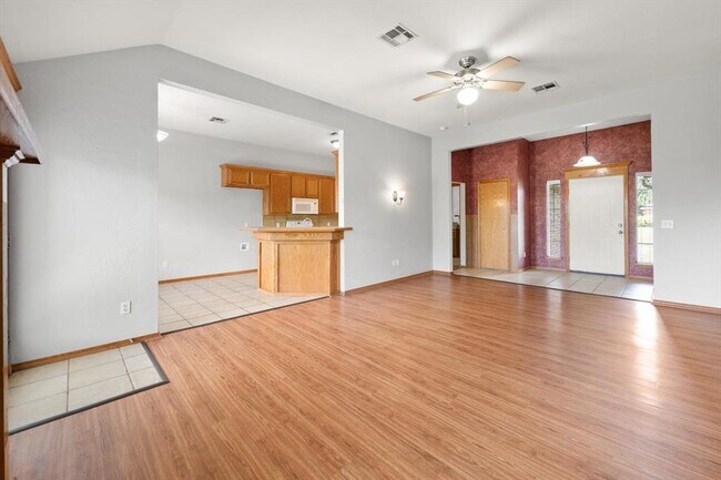 Building Photo - 616 Garrison Ln