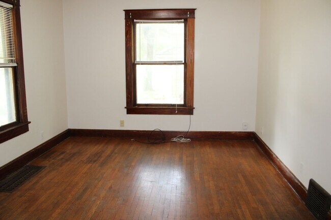 Building Photo - 910 Humboldt St