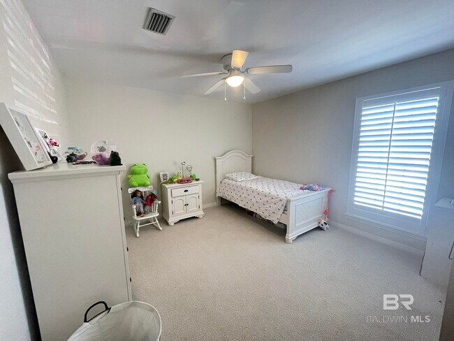 Building Photo - 35405 Pine Rd S