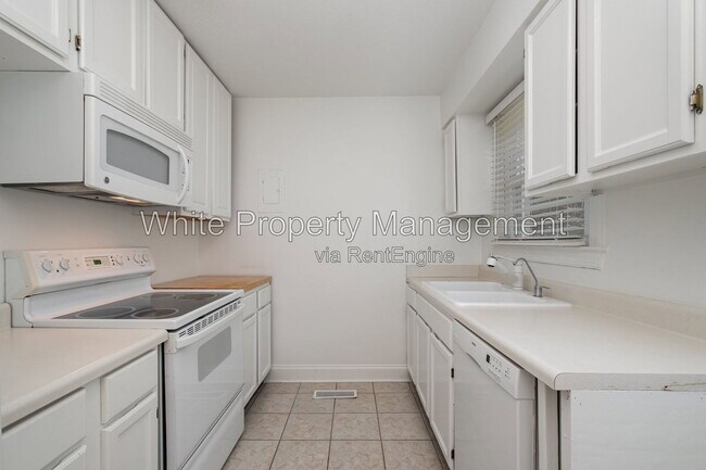 Building Photo - 564 Wakefield Dr
