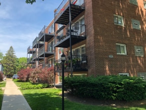 Building Photo - 2620 W Catalpa Ave