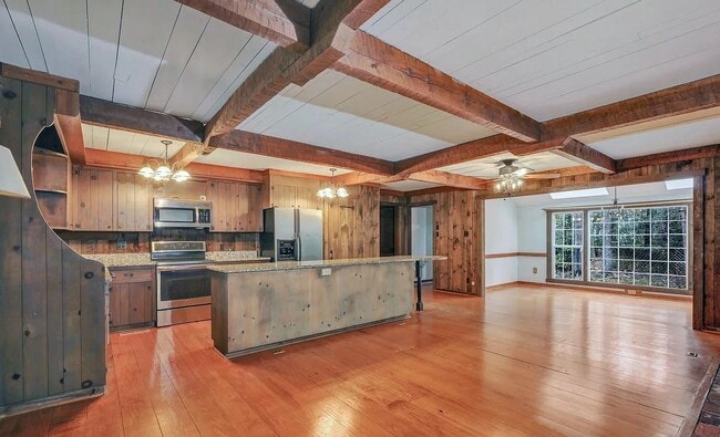 Building Photo - Charming Home in Brandermill.