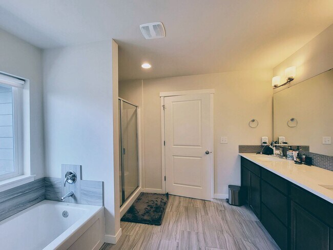 Building Photo - Bright, Spacious 4 bedroom in Pinnacle Peak